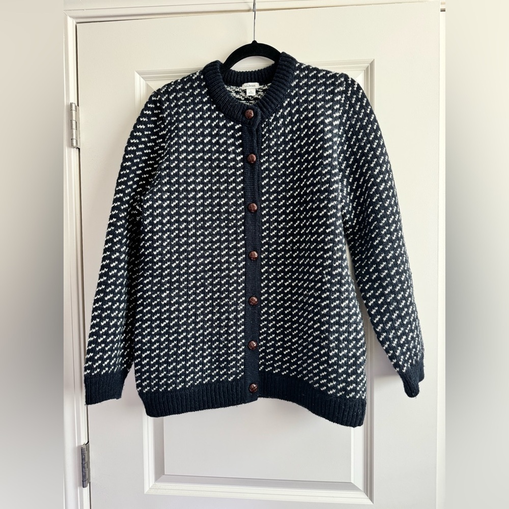 Women’s LL Bean Wool Norwegian Navy Blue Button Down Sweater.